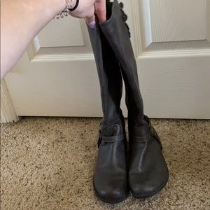 Grey guess boots